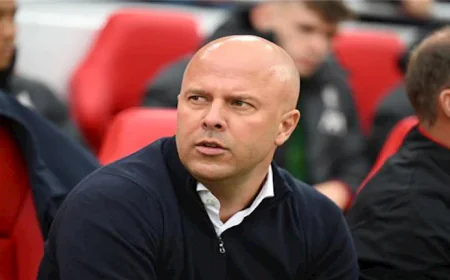 "رد الجميل".. موقف رائع من أرني سلوت تجاه يورجن كلوب خلال الاحتفال بلقب بالدوري (فيديو)