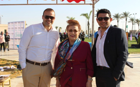 إلا عائلتى يا شادى ,, دول خط أحمر!! ماما نوال وأخواتى وعمتى وبنات عمتى ,,,نقطة ضعفى الوحيدة!! 