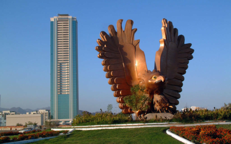 السيطرة على حريق في المنطقة الصناعية بالفجيرة نتيجة اعتراض مسيرة