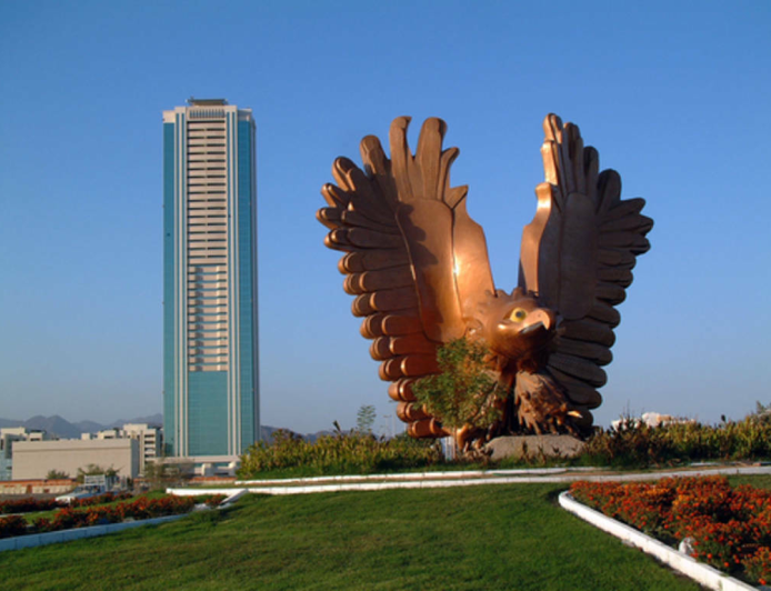 السيطرة على حريق في المنطقة الصناعية بالفجيرة نتيجة اعتراض مسيرة