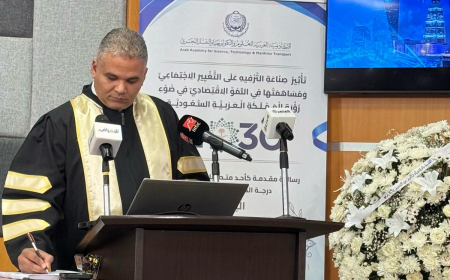 صلاح مهران يحتفل  بحصوله على درجة الدكتوراه وسط فرحة الأصدقاء والمقربين